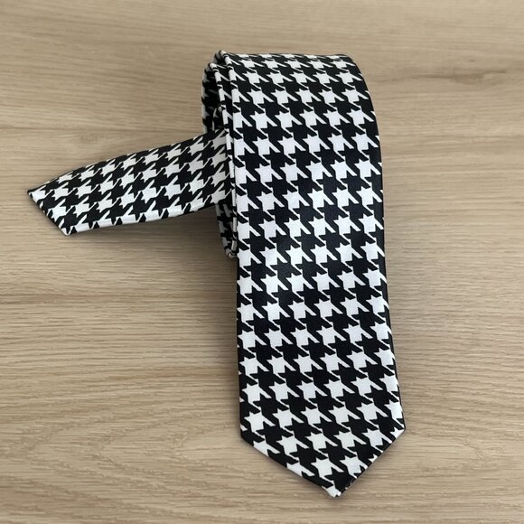 EUC Umo Lorenzo Italy Black & White Houndstooth Checked Skinny Necktie 57.75"x2" - Picture 6 of 15